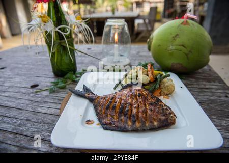 Bangladesh, Bazar di Cox. Un antipasto di pesce alla griglia in un resort a Cox's Bazar. Marzo 22, 2017 Foto Stock