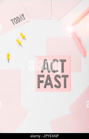 Visualizzazione dei segnali Act Fast. Parola per muoversi volontariamente nel più alto stato di velocità iniziativamente Foto Stock