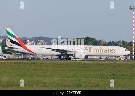 Düsseldorf, Germania. 03.05.2023. A6-EPH EMIRATES BOEING 777-31HER presso l'aeroporto internazionale di Düsseldorf. Credito: ANT Palmer/Alamy Foto Stock