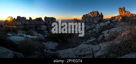 El Torcal de Antequera. Bonitos paisajes Karsticos, con muchas huellas de Asmones. Foto Stock