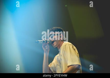 21 aprile 2023, Napoli, Italia: Il cantante italiano LDA, pseudonimo di Luca D'Alessio, si esibisce dal vivo a PalaPartenope con il suo nuovo tour 2023. (Credit Image: © Paola Visone/Pacific Press via ZUMA Press Wire) SOLO PER USO EDITORIALE! Non per USO commerciale! Foto Stock