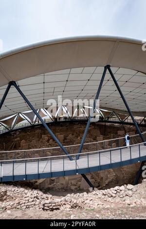 Sanliurfa, Turchia - Maggio 2022: Gobeklitepe antica rovina a Sanliurfa. Il più antico tempio del mondo. Gobekli Tepe è un sito patrimonio dell'umanità dell'UNESCO. Foto Stock