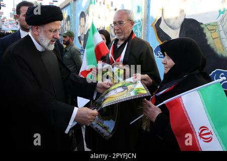 Sayyidah Zaynab, Damasco, Siria. 3rd maggio, 2023. Il Presidente iraniano EBRAHIM RAISI partecipa alla Moschea di Sayyidah Zaynab a Damasco il 3 maggio 2023. Il presidente iraniano in visita ha salutato al-Assad per aver superato le sanzioni e per aver ottenuto la ''vittoria'' nella guerra civile del paese durata 12 anni, in cui Teheran è stato un alleato significativo. (Credit Image: © Iranian Presidency via ZUMA Press Wire) SOLO PER USO EDITORIALE! Non per USO commerciale! Foto Stock