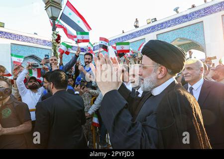 Sayyidah Zaynab, Damasco, Siria. 3rd maggio, 2023. Il Presidente iraniano EBRAHIM RAISI partecipa alla Moschea di Sayyidah Zaynab a Damasco il 3 maggio 2023. Il presidente iraniano in visita ha salutato al-Assad per aver superato le sanzioni e per aver ottenuto la ''vittoria'' nella guerra civile del paese durata 12 anni, in cui Teheran è stato un alleato significativo. (Credit Image: © Iranian Presidency via ZUMA Press Wire) SOLO PER USO EDITORIALE! Non per USO commerciale! Foto Stock