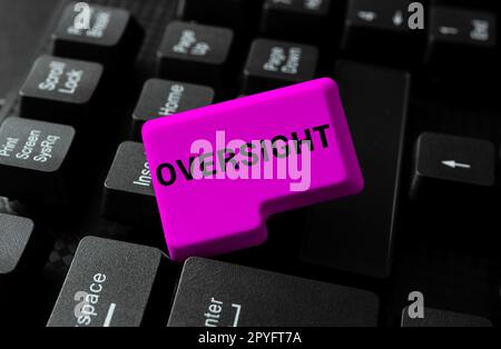 Segno di scrittura a mano Oversight. Word scritto su Watch organizza lavoro per assicurarsi che sia fatto correttamente Foto Stock