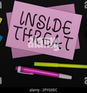 Scrittura manuale del testo all'interno della minaccia. Foto concettuale informazioni che solo un addetto all'interno avrebbe informazioni reali Foto Stock
