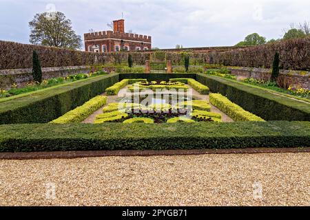 Hampton Court Palace Gardens - Pond Gardens e Banqueting House - Hampton Court Palace, Londra, Inghilterra, Regno Unito. 22nd aprile 2023 Foto Stock