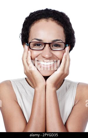 La shes ha ottenuto un sorriso vincente. Studio girato di una donna sicura che si posa su uno sfondo bianco. Foto Stock