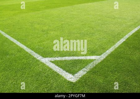 calcio angolo campo con segni bianchi Foto Stock