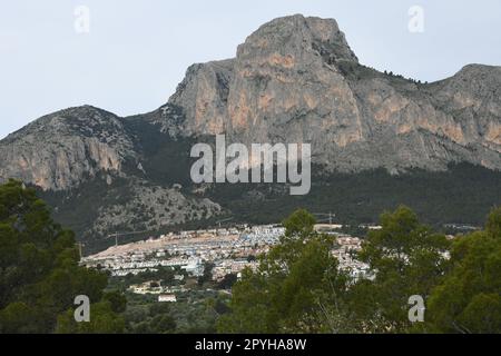 Case facades, Cityscapes, Polop de la Marina, Provincia di Alicante, Costa Blanca, Spagna, marzo 2023 Foto Stock