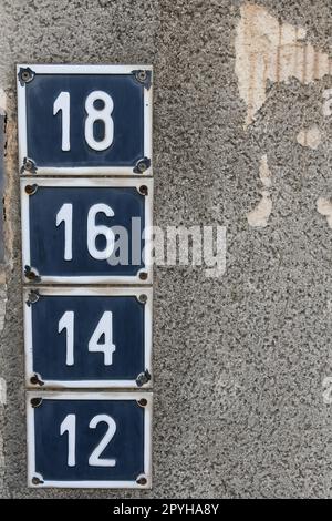 Numero 12, 14, 16, 18 di una casa, la Nucia, provincia di Alicante, Costa Blanca, Spagna Foto Stock