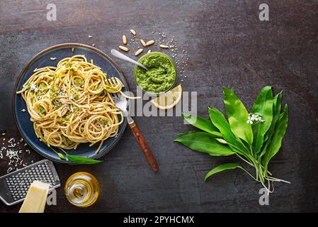 Pesto all'aglio selvatico Ramson Foto Stock