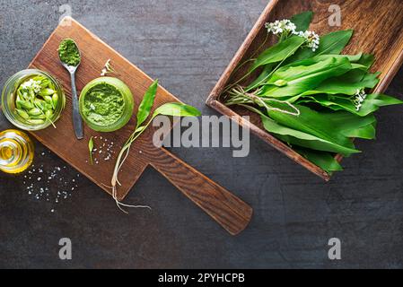 Pesto all'aglio selvatico Ramson Foto Stock