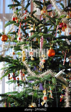 Albero di Natale decorato Foto Stock