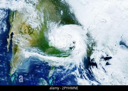 Un uragano dallo spazio esterno, un ciclone atmosferico. Elementi di questa immagine fornito NASA. Foto di alta qualità Foto Stock