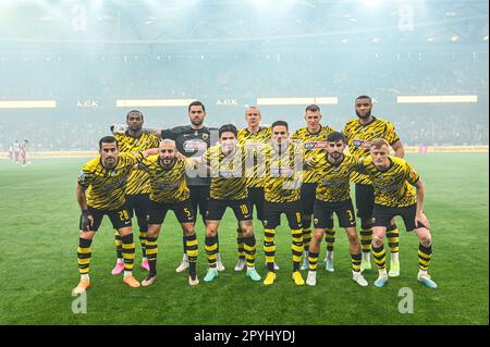 Giocatori dell'AEK FC prima della Super League greca, partita di playoff tra l'AEK FC e l'Olympiacos FC all'OPAP Arena il 3 maggio 2023, ad Atene, in Grecia. Foto Stock