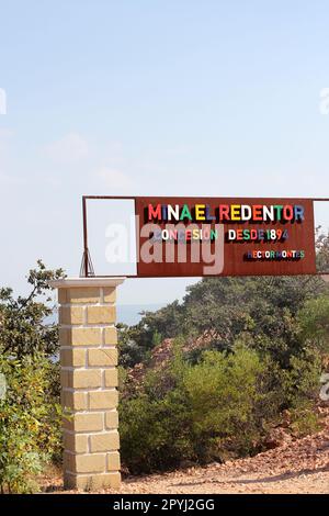 Tequisquiapan, Queretaro, Messico - Febbraio 12 2023 la miniera El Redentor per l'estrazione di pietre opali, una delle forti attrazioni del Messico Foto Stock