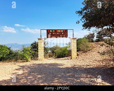 Tequisquiapan, Queretaro, Messico - Febbraio 12 2023 la miniera El Redentor per l'estrazione di pietre opali, una delle forti attrazioni del Messico Foto Stock