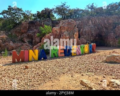 Tequisquiapan, Queretaro, Messico - Febbraio 12 2023 la miniera El Redentor per l'estrazione di pietre opali, una delle forti attrazioni del Messico Foto Stock