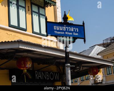 Segno di Khao San Road (Thanon), la strada popolare zaino in spalla a Bangkok, Thailandia. Foto Stock