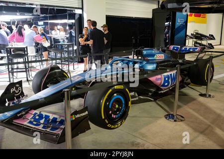 Miami, Florida, Stati Uniti. 3rd maggio, 2023. La vettura Alpine di Esteban OCON parcheggiata fuori dal garage per Alpine, in quanto il team ospita un evento in vista delle giornate operative del Gran Premio di Miami. I team si preparano a gareggiare nella seconda corsa del calendario americano F1, Con un record di tre Gran Premi che quest'anno si terranno in America a Miami, Austin e Las Vegas, a causa della crescente popolarità dello sport grazie a Netflix's Drive to Survive Docuseries. Aston Martin, Ferrari ed altri hanno in programma di sfidare la dominanza di Max Verstappen o di Red Bull Oracle Racing Foto Stock