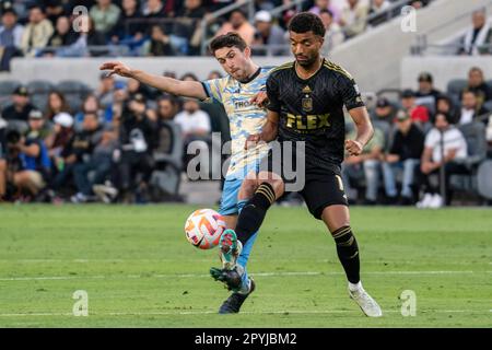 Timothy Tillman, centrocampista del LAFC (11), e Quinn Sullivan, centrocampista della Philadelphia Union (33), combattono per il possesso durante un concorso CONCACACAF Champions League Sem Foto Stock