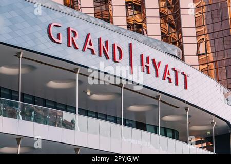 15 gennaio 2023, Abu Dhabi, Emirati Arabi Uniti: Segnaletica per hotel di lusso Grand Hyatt Foto Stock