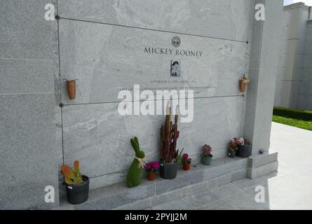 Los Angeles, California, USA 1st maggio 2023 tomba dell'attore Mickey Rooney al cimitero di Hollywood Forever il 1 maggio 2023 a Los Angeles, California, USA. Foto di Barry King/Alamy Stock Photo Foto Stock