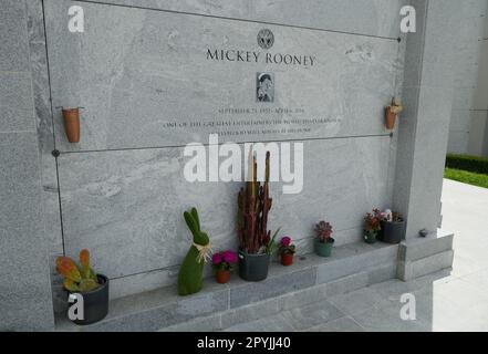 Los Angeles, California, USA 1st maggio 2023 tomba dell'attore Mickey Rooney al cimitero di Hollywood Forever il 1 maggio 2023 a Los Angeles, California, USA. Foto di Barry King/Alamy Stock Photo Foto Stock