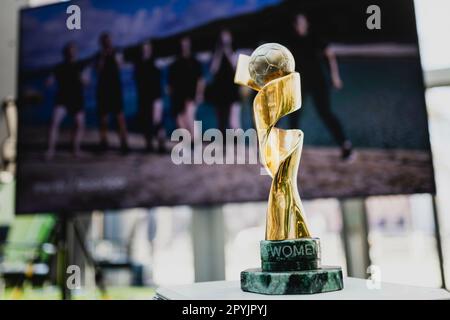 Berlino, Germania. 03rd maggio, 2023. Il trofeo di calcio femminile della Coppa del mondo, preso al calcio d'inizio della Coppa del mondo presso l'Ufficio federale degli esteri di Berlino, 3 maggio 2023. Credit: dpa/Alamy Live News Foto Stock