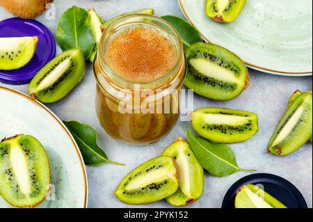 Barattolo di marmellata di kiwi Foto Stock