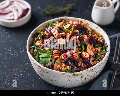 Riscaldare il grano saraceno e insalata di barbabietole Foto Stock