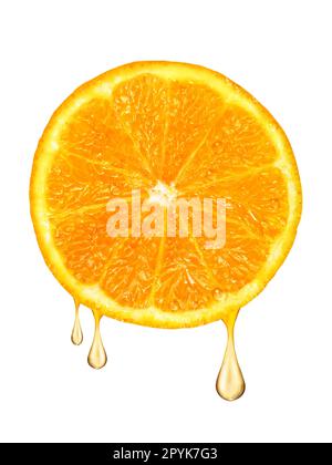 gocce di succo che cadono dall'arancio isolato su sfondo bianco Foto Stock