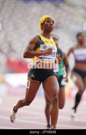 Shelly-Ann Fraser-Pryce ha eseguito la 100m ai Campionati mondiali di atletica leggera 2019 di Doha. Foto Stock