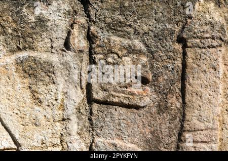 Scultura in pietra jaguar figura, Chichen Itzá, rovine Maya, Yucatan, Messico vicino al Tempio dei Guerrieri Foto Stock