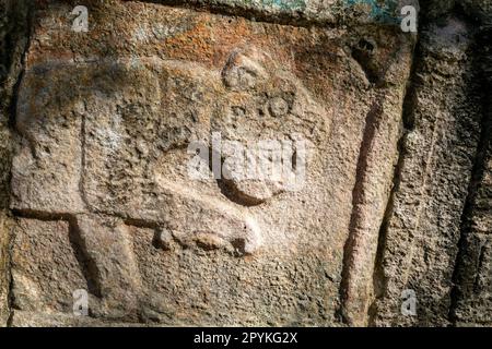 Scultura in pietra jaguar figura, Chichen Itzá, rovine Maya, Yucatan, Messico vicino al Tempio dei Guerrieri Foto Stock