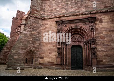 Portale di San Gallo, Basilea Minster, originariamente una cattedrale cattolica e oggi una chiesa protestante riformata. La cattedrale originale fu costruita tra il 1019 Foto Stock