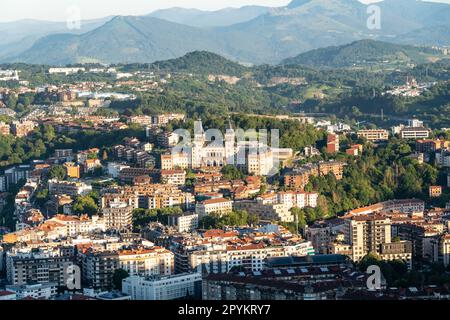 San Sebastian, SPAGNA - Luglio 09 2022: Vista ad angolo alto di San Sebastian - Donostia City. Destinazione del viaggio nel nord della Spagna nella regione Vesque. Foto Stock