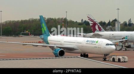 Aer Lingus - G-EILA , un Airbus A330-300 - Padraig, all'aeroporto di Manchester, Inghilterra, Regno Unito, M90 1QX Foto Stock