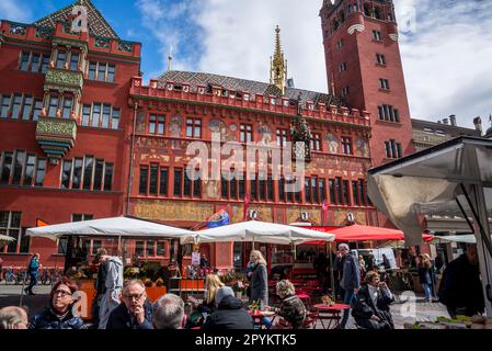 Municipio o Rathaus presso la piazza del mercato di Basilea, nel centro storico, in Svizzera Foto Stock