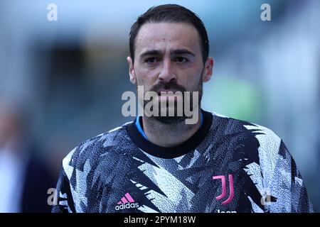 Torino, Italia. 03rd maggio, 2023. Carlo Pinsoglio della Juventus FC durante il warm up prima della Serie A match beetbetween Juventus FC e noi Lecce allo Stadio Allianz il 3 maggio 2023 a Torino. Credit: Marco Canoniero/Alamy Live News Foto Stock