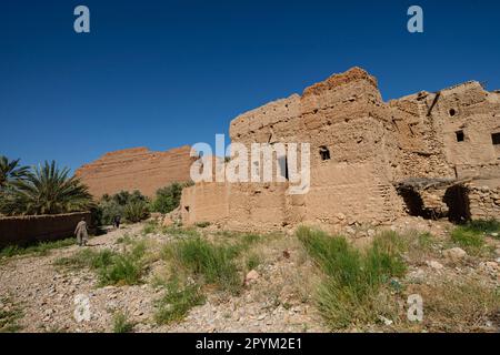 Fango e adobe architettura, Ifri kasbah, Ziz valle del fiume, montagne dell'Atlante, Marocco, Africa Foto Stock