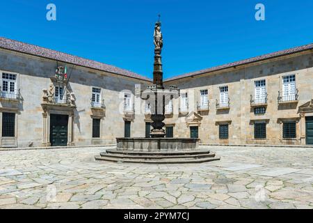 Largo do Paco, Palazzo Arcivescovile con il Chafariz dos Castelos, Braga, Minho, Portogallo Foto Stock