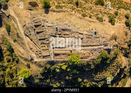 Veduta aerea del sito iberico di Sant Miquel, costruito nella gola del Pas de l'ASE, vicino al fiume Ebro (Ribera d'Ebre, Tarragona, Catalogna, Spagna) Foto Stock