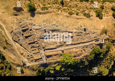 Veduta aerea del sito iberico di Sant Miquel, costruito nella gola del Pas de l'ASE, vicino al fiume Ebro (Ribera d'Ebre, Tarragona, Catalogna, Spagna) Foto Stock