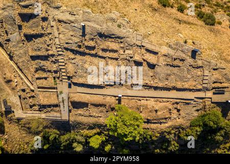 Veduta aerea del sito iberico di Sant Miquel, costruito nella gola del Pas de l'ASE, vicino al fiume Ebro (Ribera d'Ebre, Tarragona, Catalogna, Spagna) Foto Stock