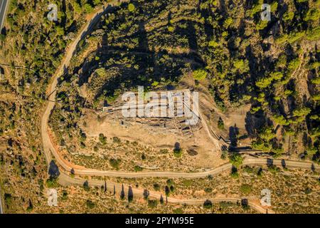 Veduta aerea del sito iberico di Sant Miquel, costruito nella gola del Pas de l'ASE, vicino al fiume Ebro (Ribera d'Ebre, Tarragona, Catalogna, Spagna) Foto Stock