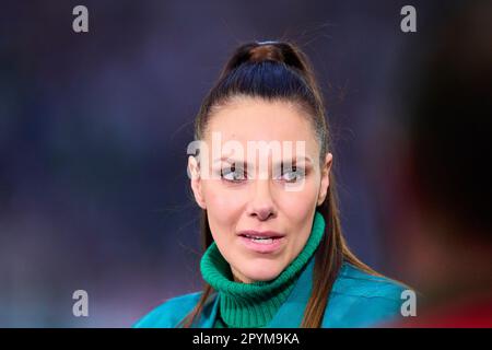 Stoccarda, Germania. 03rd maggio, 2023. Esther Sedlaczek, presentatore ARD Sport Moderatorin, Sportmoderatorin, Journalistin, nella partita VFB STUTTGART - EINTRACHT FRANKFURT 2-3 DFB-Pokal, German Football Cup, semifinale il 03 maggio 2023 a Stoccarda, Germania. Credito per la stagione 2022/2023: Peter Schatz/Alamy Live News Foto Stock