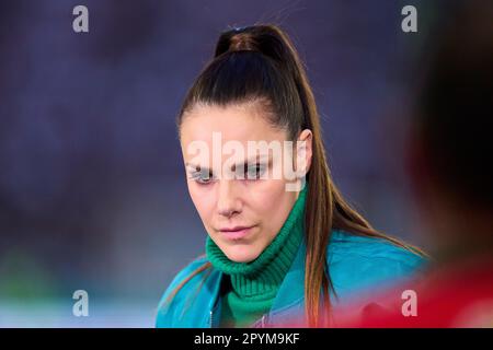 Stoccarda, Germania. 03rd maggio, 2023. Esther Sedlaczek, presentatore ARD Sport Moderatorin, Sportmoderatorin, Journalistin, nella partita VFB STUTTGART - EINTRACHT FRANKFURT 2-3 DFB-Pokal, German Football Cup, semifinale il 03 maggio 2023 a Stoccarda, Germania. Credito per la stagione 2022/2023: Peter Schatz/Alamy Live News Foto Stock