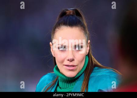 Stoccarda, Germania. 03rd maggio, 2023. Esther Sedlaczek, presentatore ARD Sport Moderatorin, Sportmoderatorin, Journalistin, nella partita VFB STUTTGART - EINTRACHT FRANKFURT 2-3 DFB-Pokal, German Football Cup, semifinale il 03 maggio 2023 a Stoccarda, Germania. Credito per la stagione 2022/2023: Peter Schatz/Alamy Live News Foto Stock